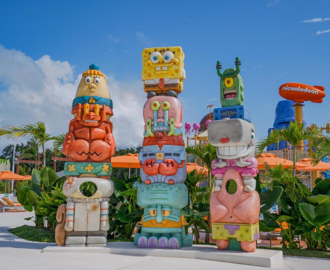 Nickelodeon Hotels & Resorts Riviera Maya Пуэрто-Морелос Экстерьер фото Totems of SpongeBob SquarePants, Patrick Star, Squidward Tentacles, Plankton, and Sandy Cheeks at Nickelodeon Universe