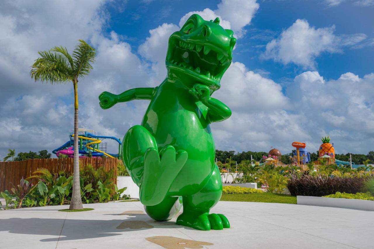 Nickelodeon Hotels & Resorts Riviera Maya Пуэрто-Морелос Экстерьер фото Gummy at the entrance of the park